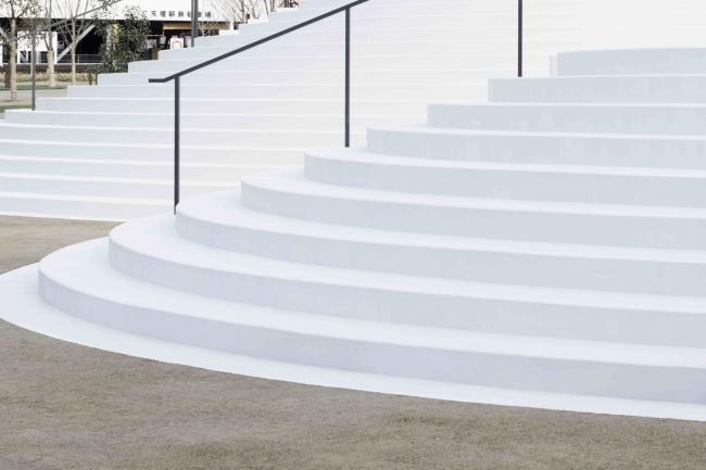 BIM建筑|立在城市客堂的巨型家具，日本奈良的暗昧空间：CoFuFun车站广场