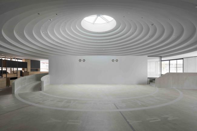 BIM建筑|立在城市客堂的巨型家具，日本奈良的暗昧空间：CoFuFun车站广场