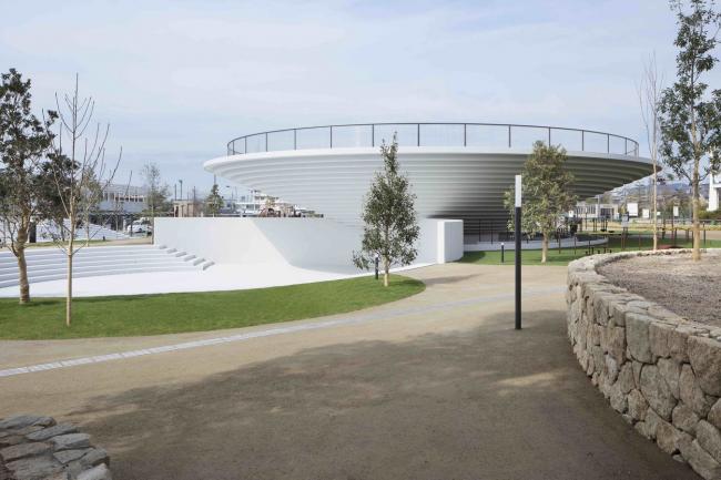 BIM建筑|立在城市客堂的巨型家具，日本奈良的暗昧空间：CoFuFun车站广场