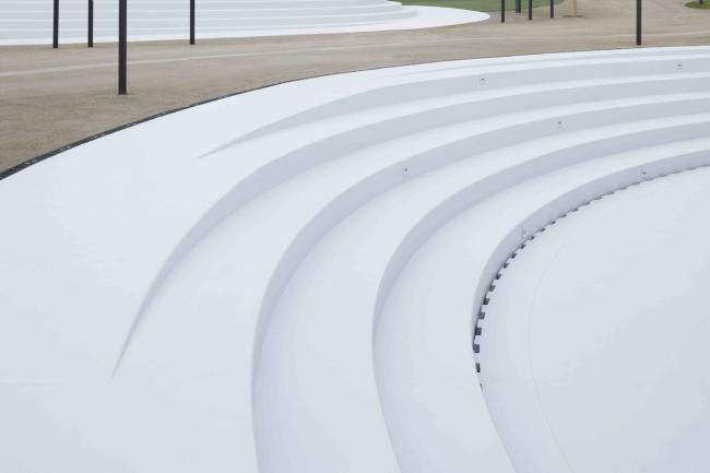 BIM建筑|立在城市客堂的巨型家具，日本奈良的暗昧空间：CoFuFun车站广场