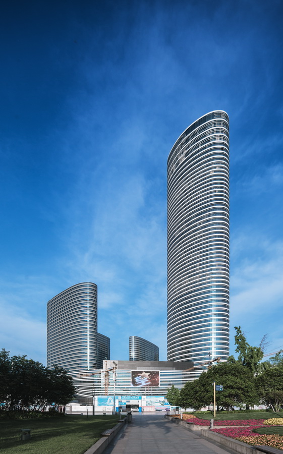 BIM建筑|弧形围绕错动的体量——云景彭城，徐州苏宁广场 / CCDI悉地国际