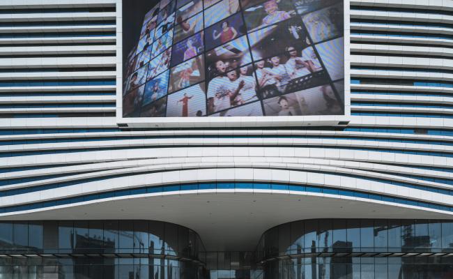 BIM建筑|弧形围绕错动的体量——云景彭城，徐州苏宁广场 / CCDI悉地国际