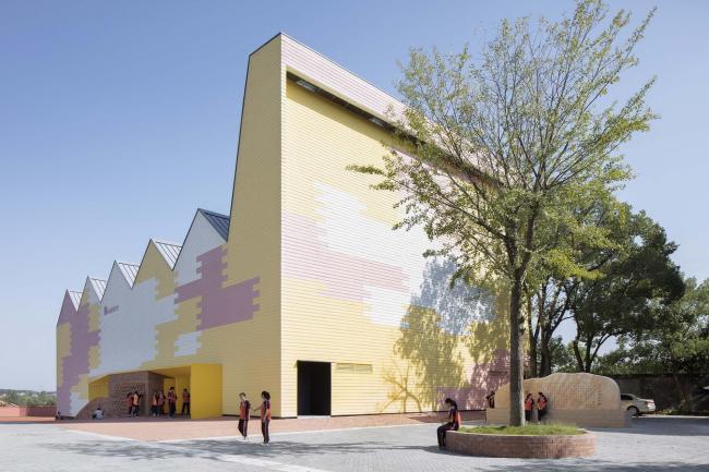 BIM建筑|岳阳县第三中学风雨操场兼陈述厅 / SUP素朴建筑工作室