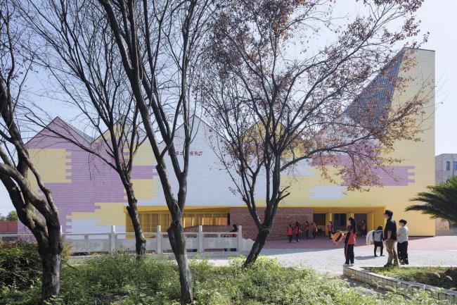 BIM建筑|岳阳县第三中学风雨操场兼陈述厅 / SUP素朴建筑工作室