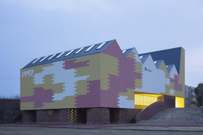 BIM建筑|岳阳县第三中学风雨操场兼陈述厅 / SUP素朴建筑工作室