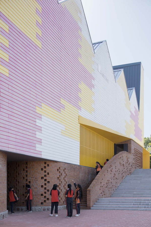 BIM建筑|岳阳县第三中学风雨操场兼陈述厅 / SUP素朴建筑工作室