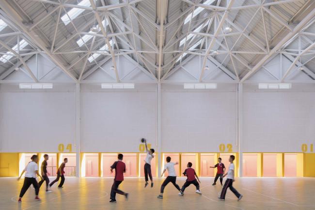 BIM建筑|岳阳县第三中学风雨操场兼陈述厅 / SUP素朴建筑工作室