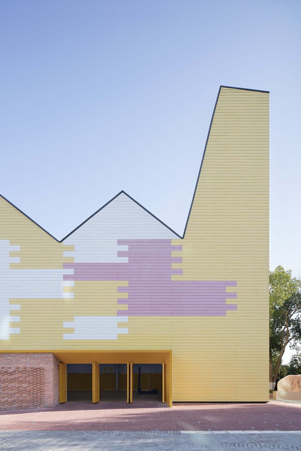 BIM建筑|岳阳县第三中学风雨操场兼陈述厅 / SUP素朴建筑工作室