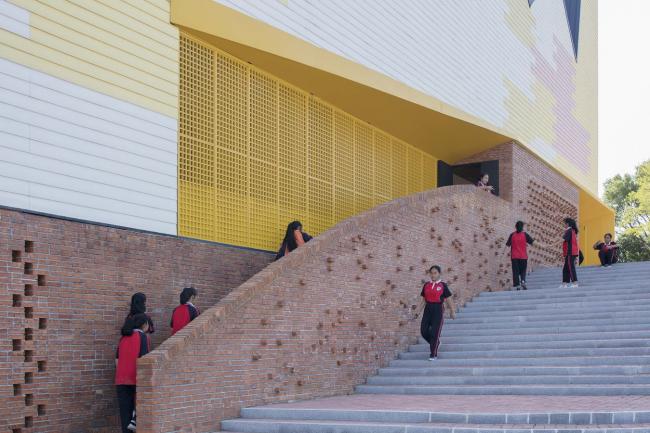 BIM建筑|岳阳县第三中学风雨操场兼陈述厅 / SUP素朴建筑工作室