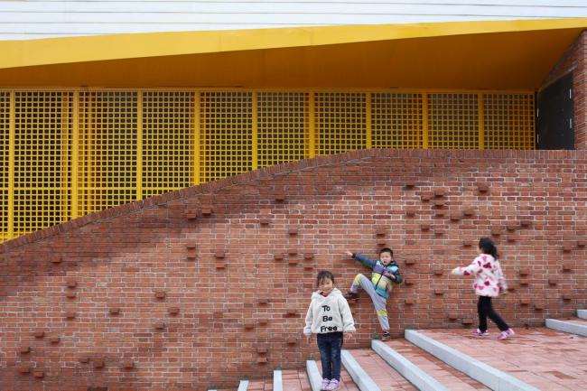 BIM建筑|岳阳县第三中学风雨操场兼陈述厅 / SUP素朴建筑工作室