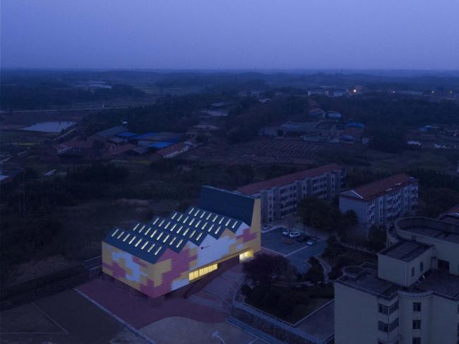 BIM建筑|岳阳县第三中学风雨操场兼陈述厅 / SUP素朴建筑工作室