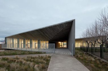 BIM建筑|“空心岩石”般的学前教导黉舍-BIM建筑网