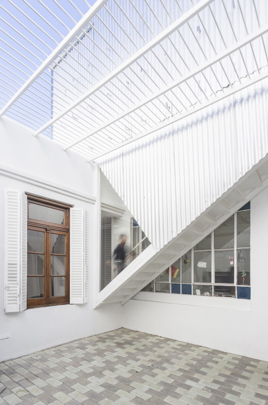 BIM建筑|新旧融会，将立面设计莳植成垂直花圃 / 玛尔塔室第