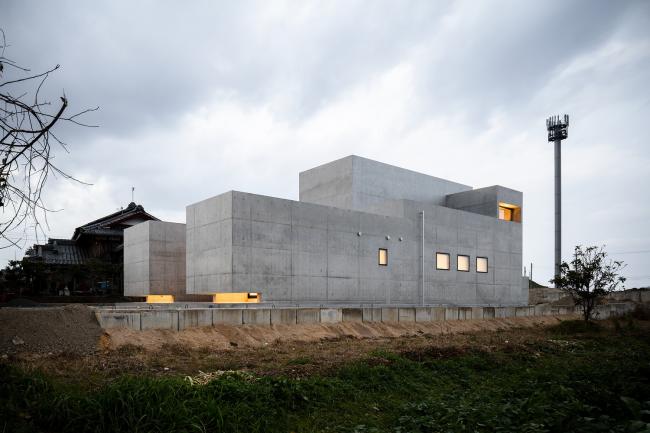 BIM建筑|用净水混凝土美学创作发明出的古朴实雅：安静之家