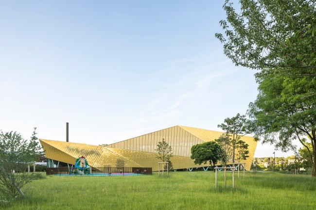 BIM建筑|绿草蓝天中的一抹金：La Fontaine体育中间