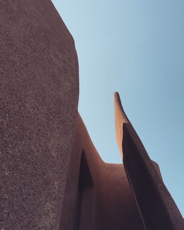 BIM建筑|仿佛一块盘卧在树林中年夜石：瑞士穆滕茨污水处置厂