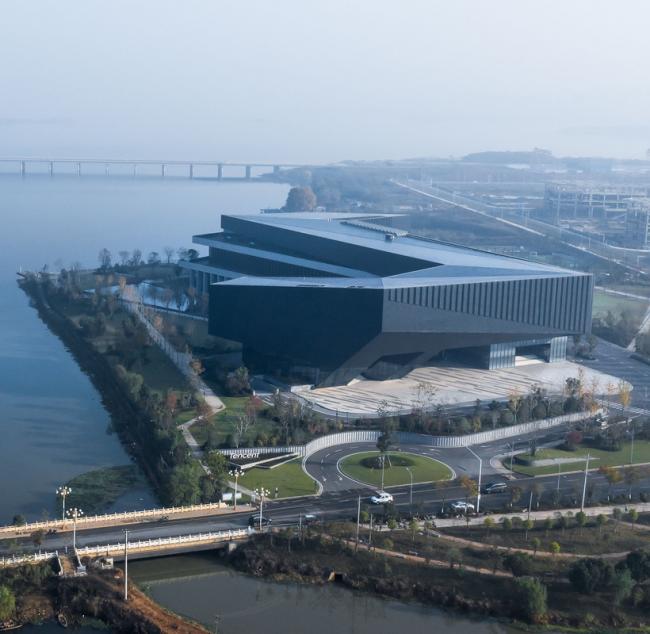 BIM建筑|腾讯武汉研发中间 / 栖城设计