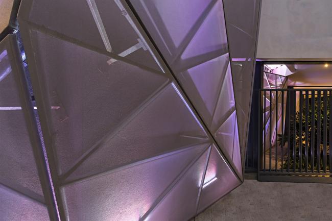 BIM建筑|织物的柔柔通透与几何金属的碰撞：厄瓜多尔贸易零售店面