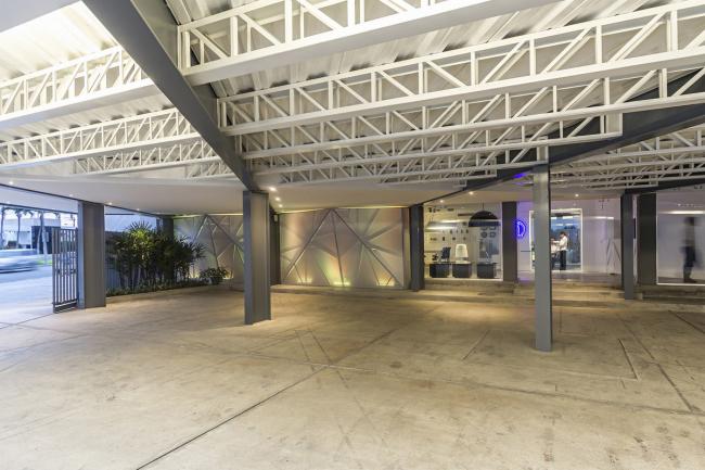 BIM建筑|织物的柔柔通透与几何金属的碰撞：厄瓜多尔贸易零售店面