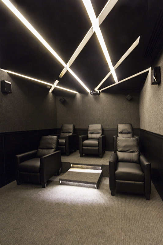 BIM建筑|织物的柔柔通透与几何金属的碰撞：厄瓜多尔贸易零售店面