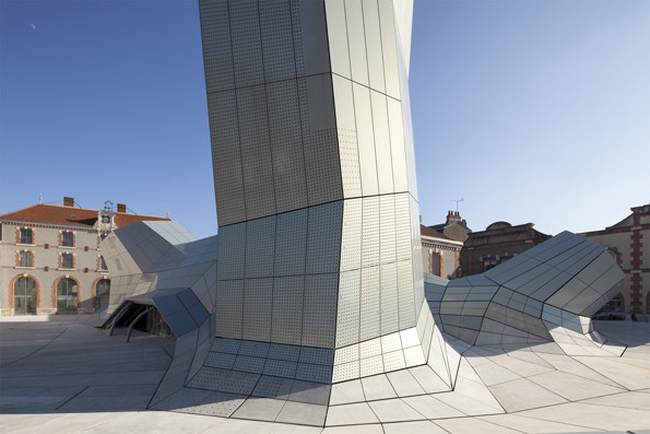 BIM建筑|扭曲聚变，来自将来极具科幻摩登感的前瞻性之作——FRAC文化中间