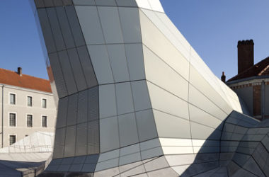 BIM建筑|扭曲聚变，来自将来极具科幻摩登感的前瞻性之作——FRAC文化中间-BIM建筑网