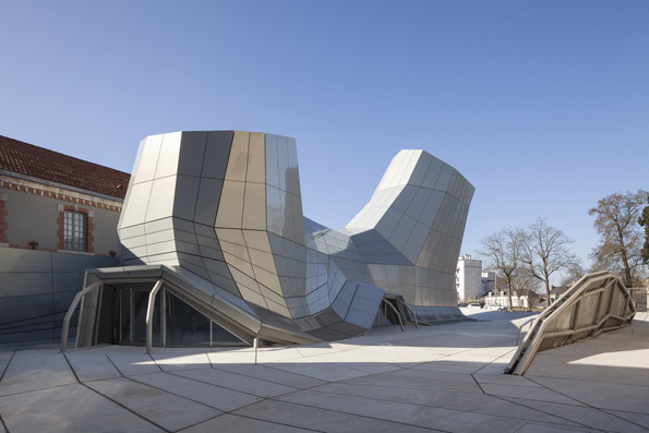 BIM建筑|扭曲聚变，来自将来极具科幻摩登感的前瞻性之作——FRAC文化中间