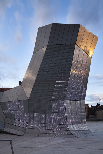 BIM建筑|扭曲聚变，来自将来极具科幻摩登感的前瞻性之作——FRAC文化中间