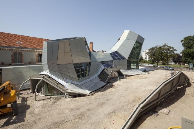 BIM建筑|扭曲聚变，来自将来极具科幻摩登感的前瞻性之作——FRAC文化中间