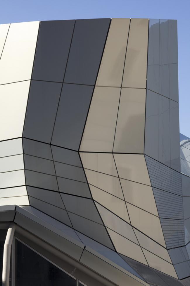 BIM建筑|扭曲聚变，来自将来极具科幻摩登感的前瞻性之作——FRAC文化中间