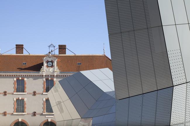 BIM建筑|扭曲聚变，来自将来极具科幻摩登感的前瞻性之作——FRAC文化中间