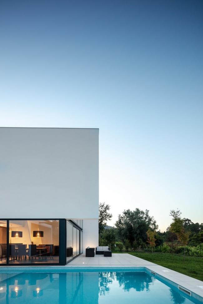 BIM建筑|葡萄牙村落与后现代主义下谱奏的现代村歌：Gafarim之家