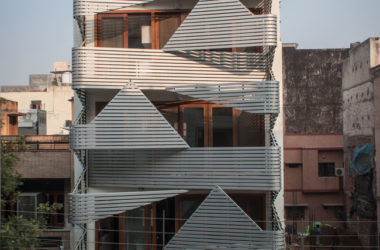 BIM建筑|严厉的几何形体打造的垂直室第：印度143公寓 / Plan Loci-BIM建筑网