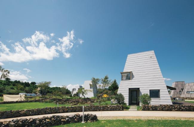 BIM建筑|仿佛散落平原的部族聚落：Around Follie社区