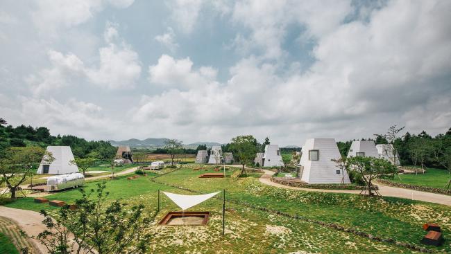 BIM建筑|仿佛散落平原的部族聚落：Around Follie社区