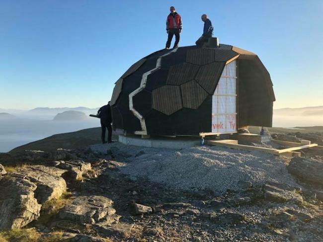 BIM建筑|徒步旅人的明灯，北极光之下的岩石小屋/SPINN Arkitekter