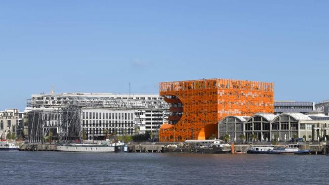 BIM建筑|建筑的几何机变演绎，橙色立方体中的曲面球体：里昂文化中间