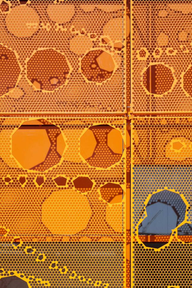 BIM建筑|建筑的几何机变演绎，橙色立方体中的曲面球体：里昂文化中间