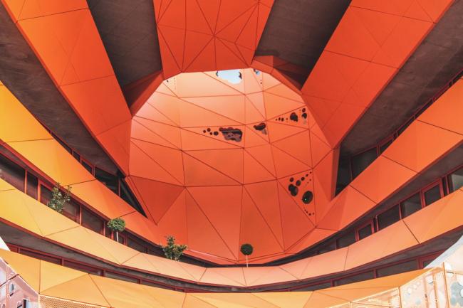 BIM建筑|建筑的几何机变演绎，橙色立方体中的曲面球体：里昂文化中间