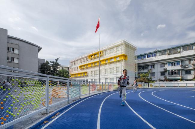 BIM建筑|梦幻般的蓝色操场：濮家小学濮家校区整体改革/形而上+杭州橡地建筑