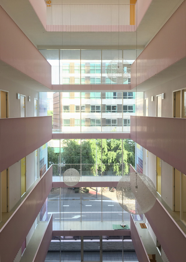 BIM建筑|像素化体快谱奏的俏皮乐章：阿姆斯特丹夏季公寓