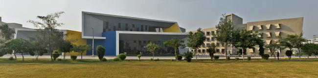 BIM建筑|多样且多彩，每扇窗户都有各自性情的学生公寓年夜楼 /Sanjay Puri建筑事务所