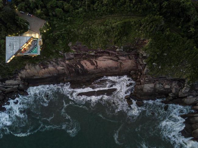 BIM建筑|以海为邻，明媚四时的巴西半岛之家