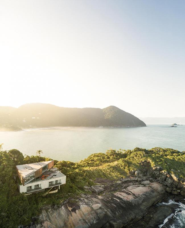 BIM建筑|以海为邻，明媚四时的巴西半岛之家