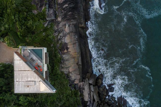 BIM建筑|以海为邻，明媚四时的巴西半岛之家