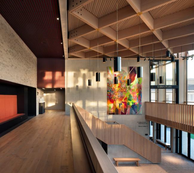 BIM建筑|摆设在英国剑桥校园的玻璃盒子——剧院艺术中间