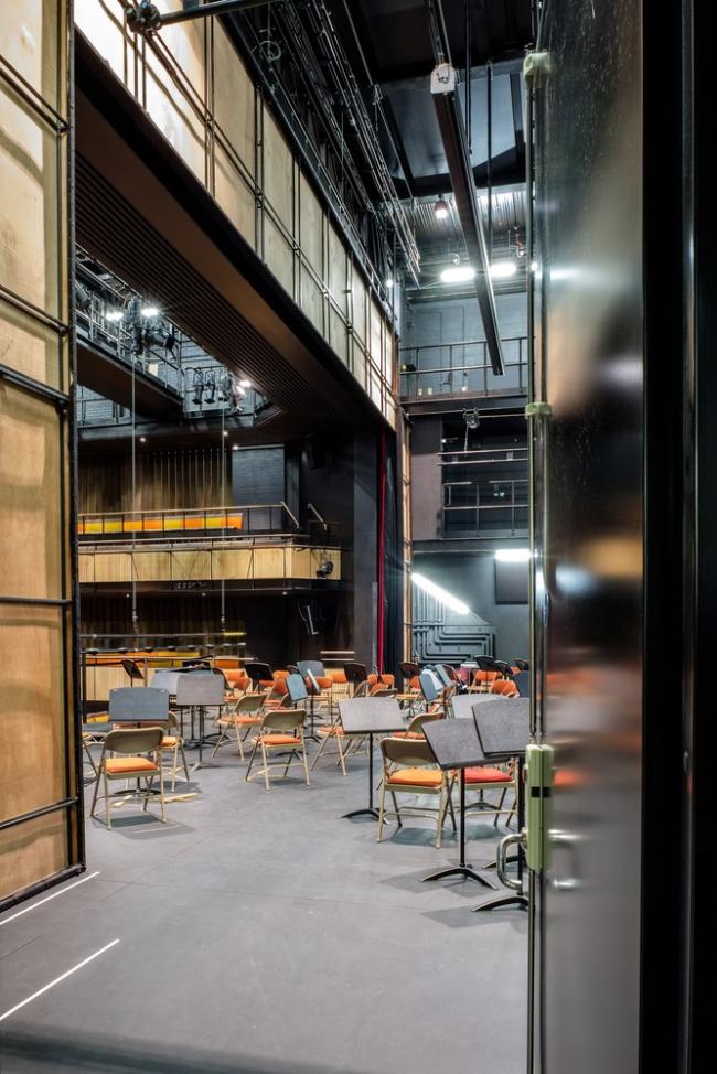 BIM建筑|摆设在英国剑桥校园的玻璃盒子——剧院艺术中间