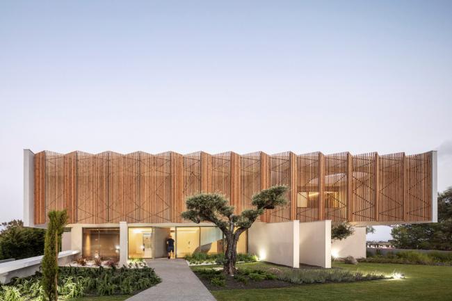 BIM建筑|如帘幕轻轻拉上：葡萄牙Beloura House IV室第