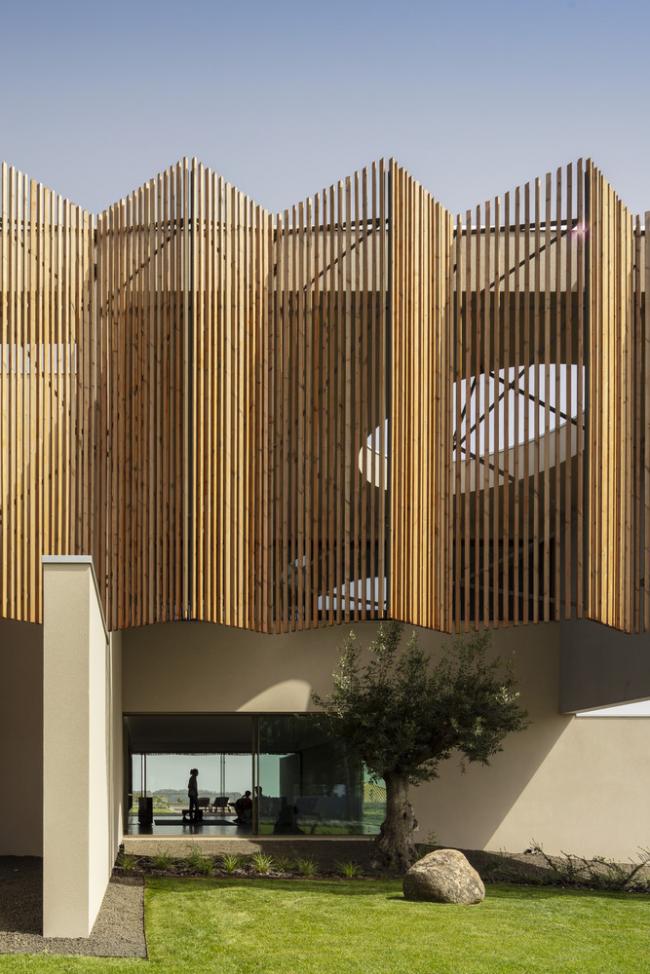 BIM建筑|如帘幕轻轻拉上：葡萄牙Beloura House IV室第