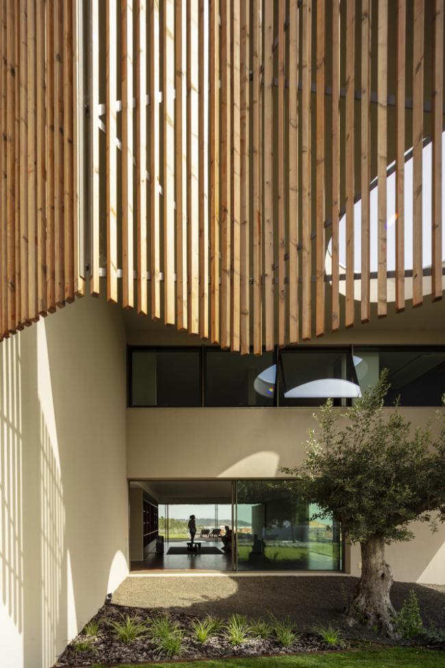 BIM建筑|如帘幕轻轻拉上：葡萄牙Beloura House IV室第